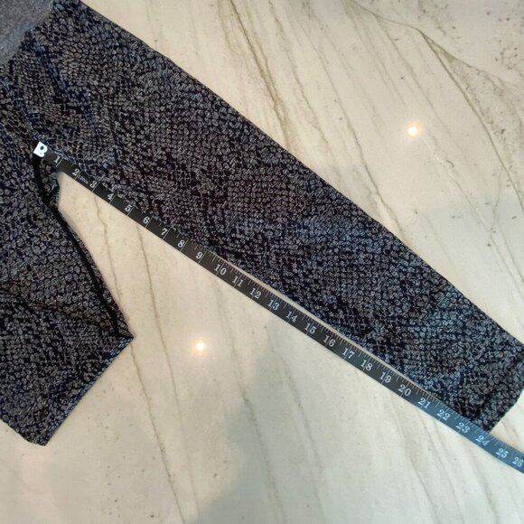 NWT NVGTN Seamless *Snakeskin Print* High Waist Leggings size S - Picture 6 of 9